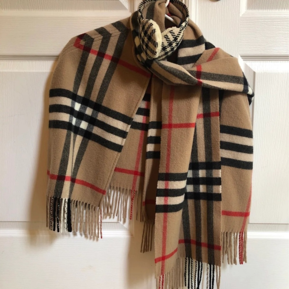 Burberry nova check wrap Burberry poncho scarf
